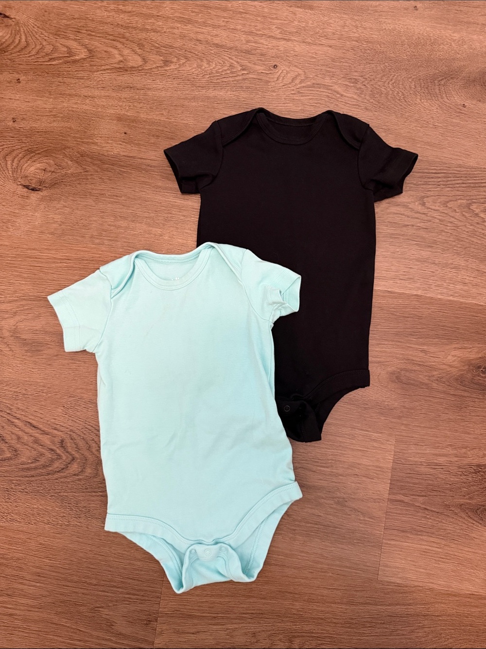 Bundle of 2 Primary 12-18 bodysuits